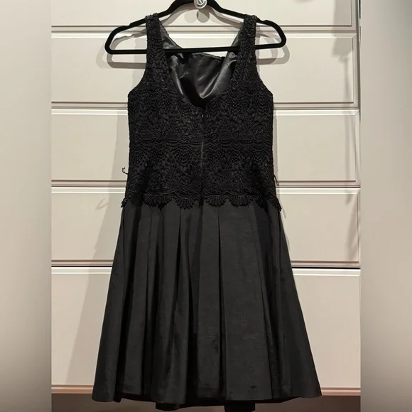 White House Black Market Lace Appliqué Sleeveless Dress Size 4 Y2K Fit & Flare - Picture 3 of 6